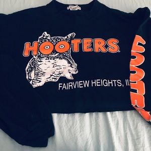 HOOTERS Throwback T-shirt.